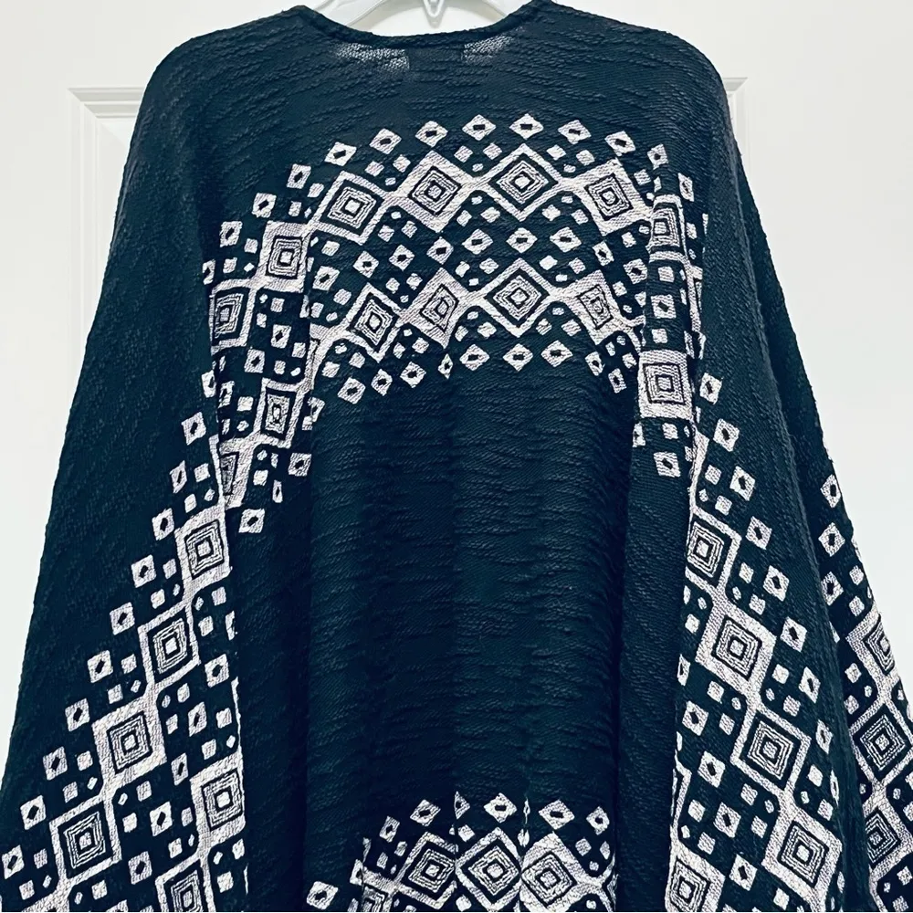 Mossimo Boho Style Cape Black and White Size Large - Image 5