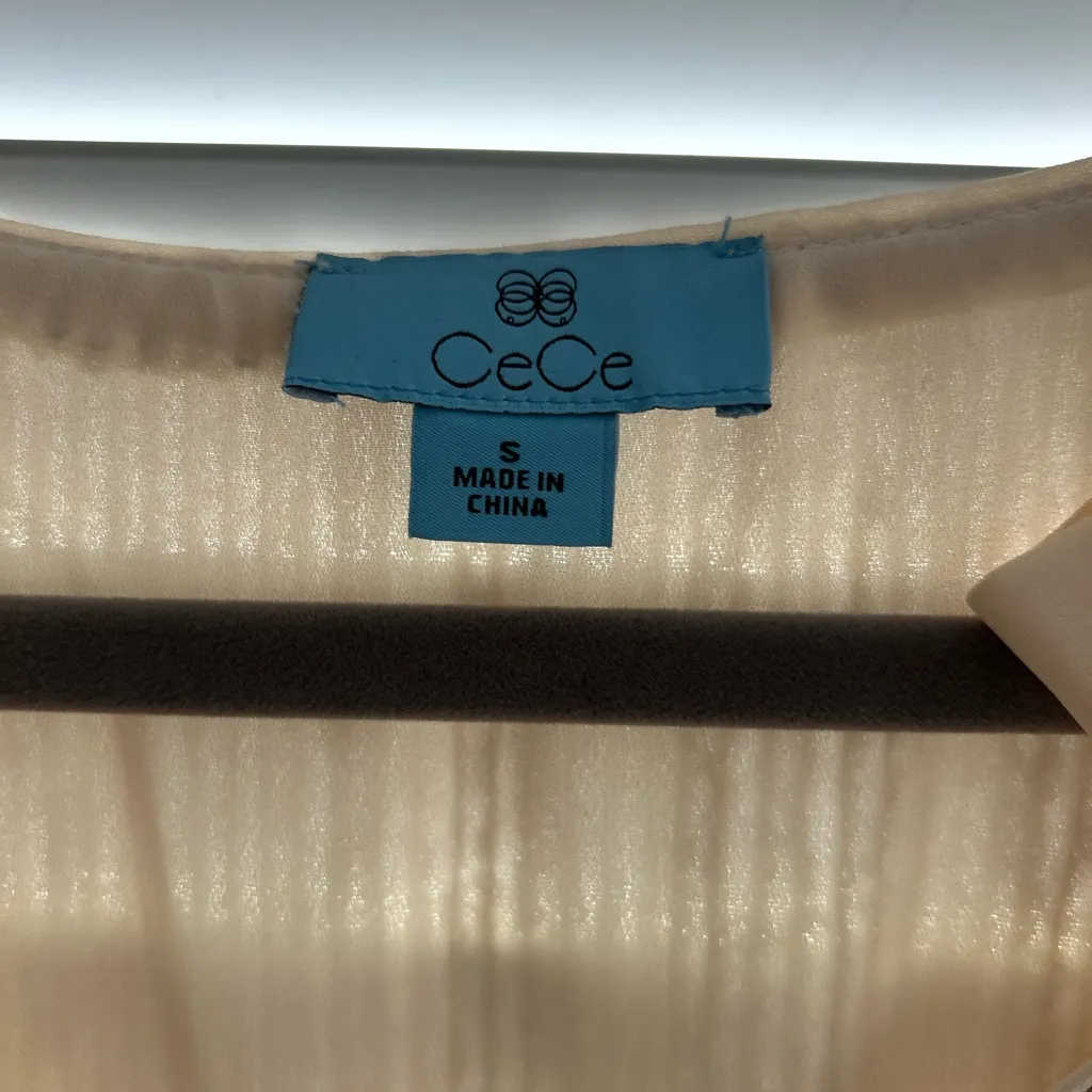 Cece sequin top with bow shoulders. Size small - Image 3