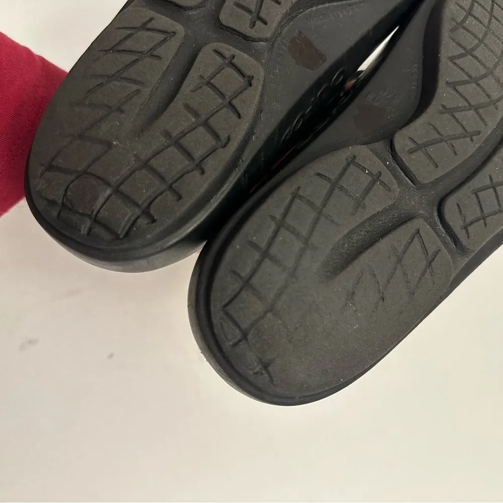 Oofos WOMEN'S OOLALA LUXE SANDAL - Image 9