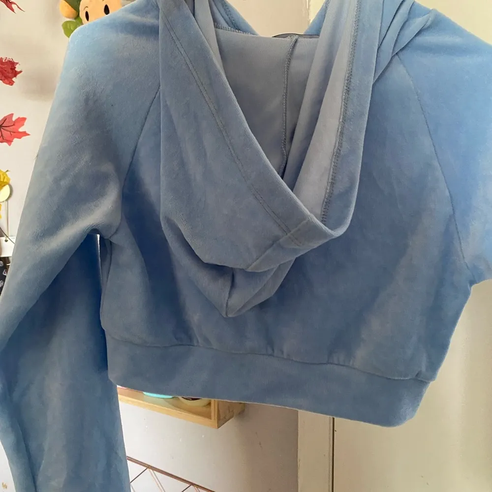 Blue Cropped Hoodie NWOT Soft Feminine Dainty Y2K Size Small - Image 7