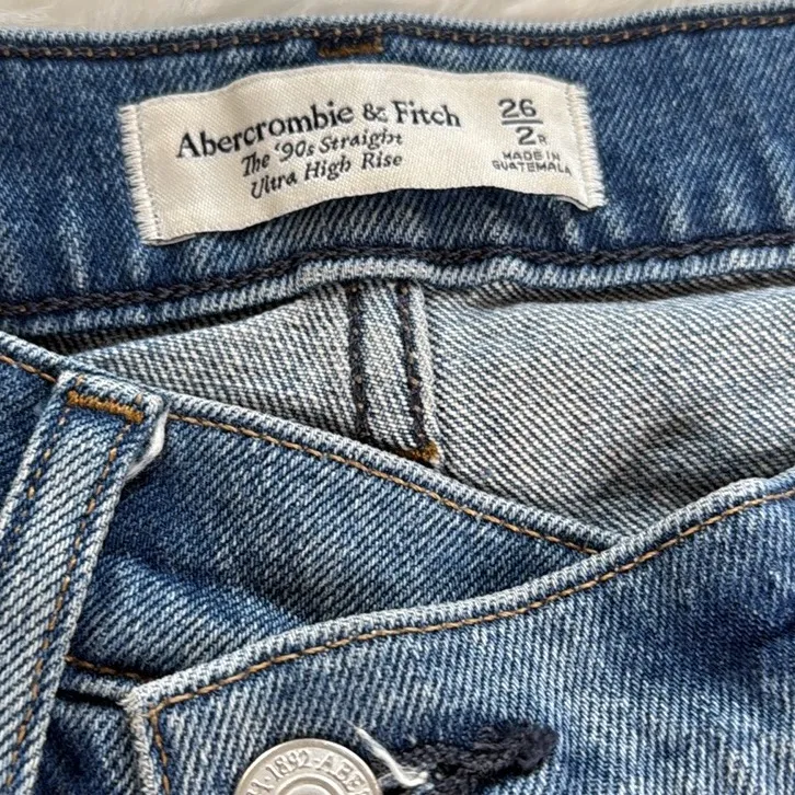 Abercrombie The 90’s Straight Ultra High Rise Jeans - Image 4