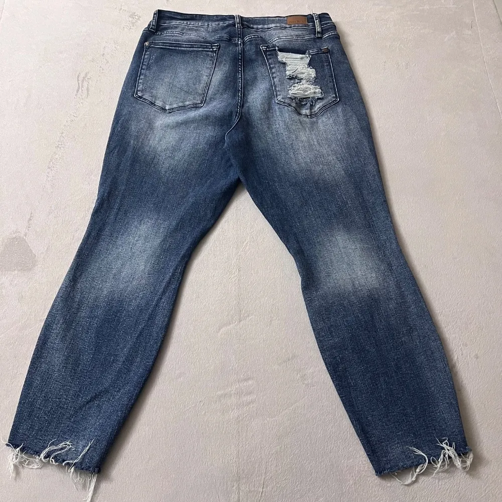 Judy Blue Women's  High Rise Raw Hem Relaxed Fit Jean Stretch Medium Wash Sz 14W - Image 4