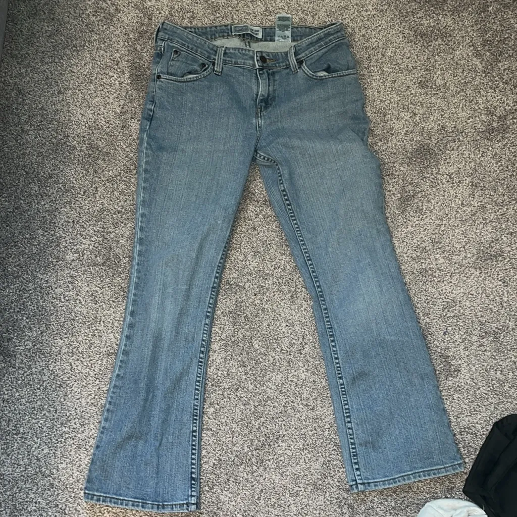 Levi’s Low Rise Bootcut Jeans - Image 4