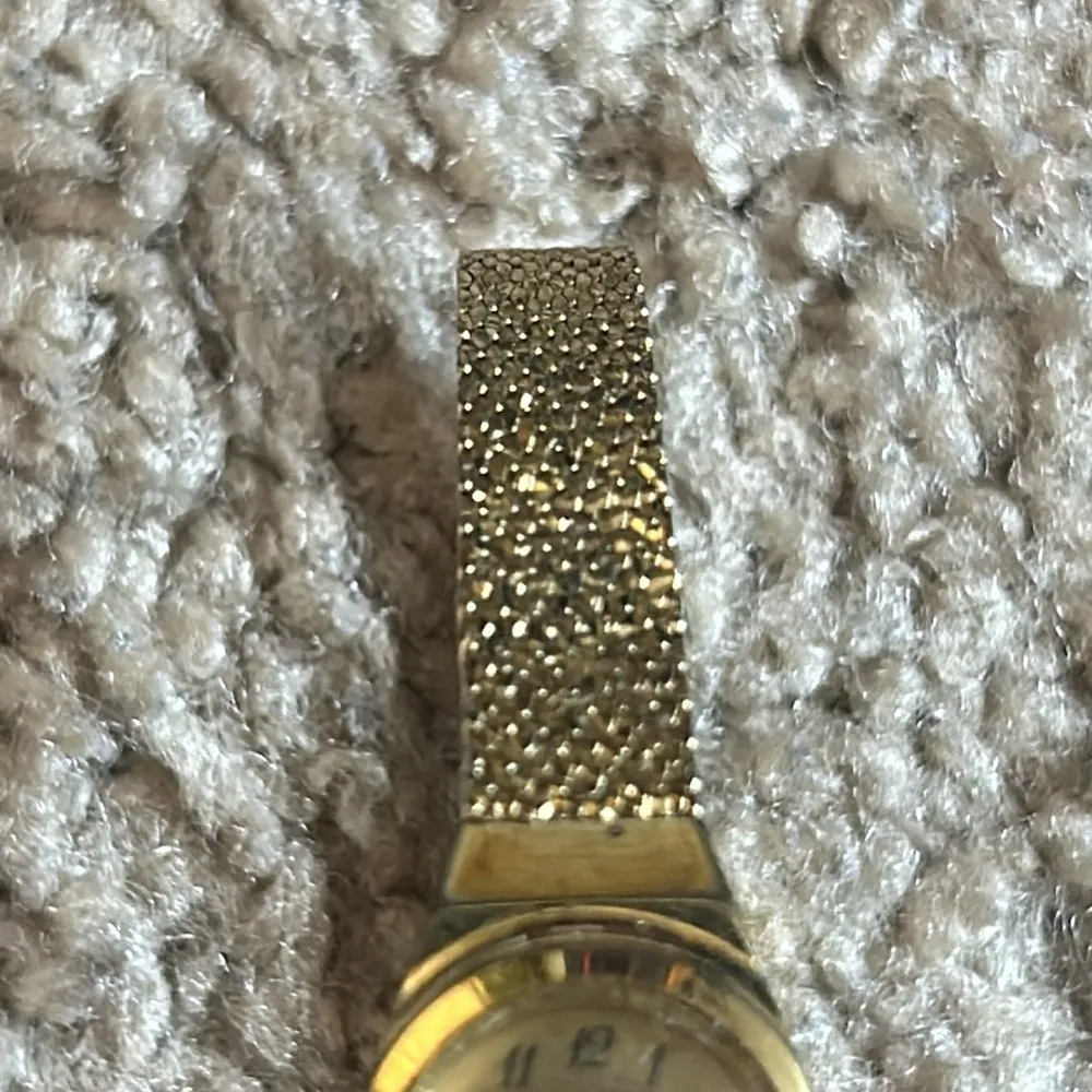 Bulova women’s vintage dainty gold bracelet watch adjustable measurements shown - Image 4