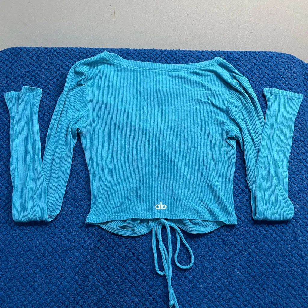 ALO Yoga Blue Turquoise Ruched V-Neck Cinched Crop Top Long Sleeve - Image 3