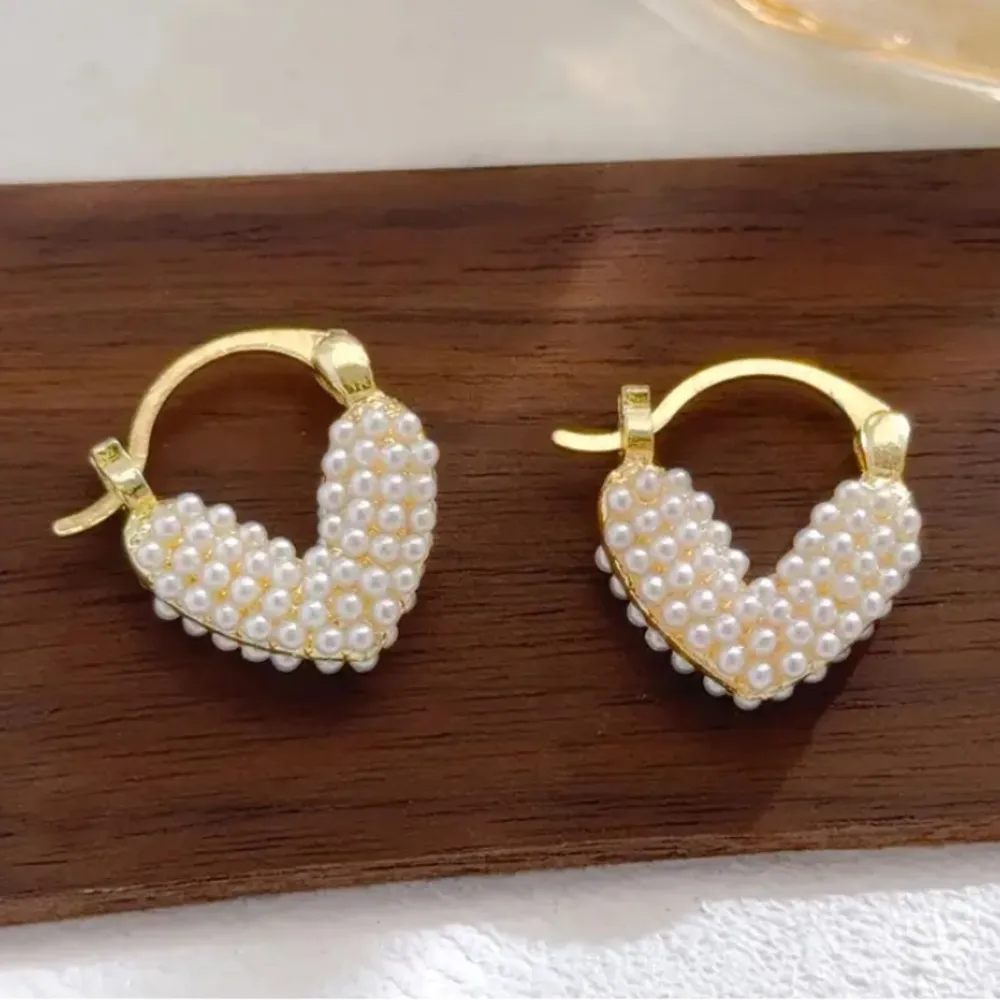 Pearl Heart Hoop Earrings Gold - Image 2