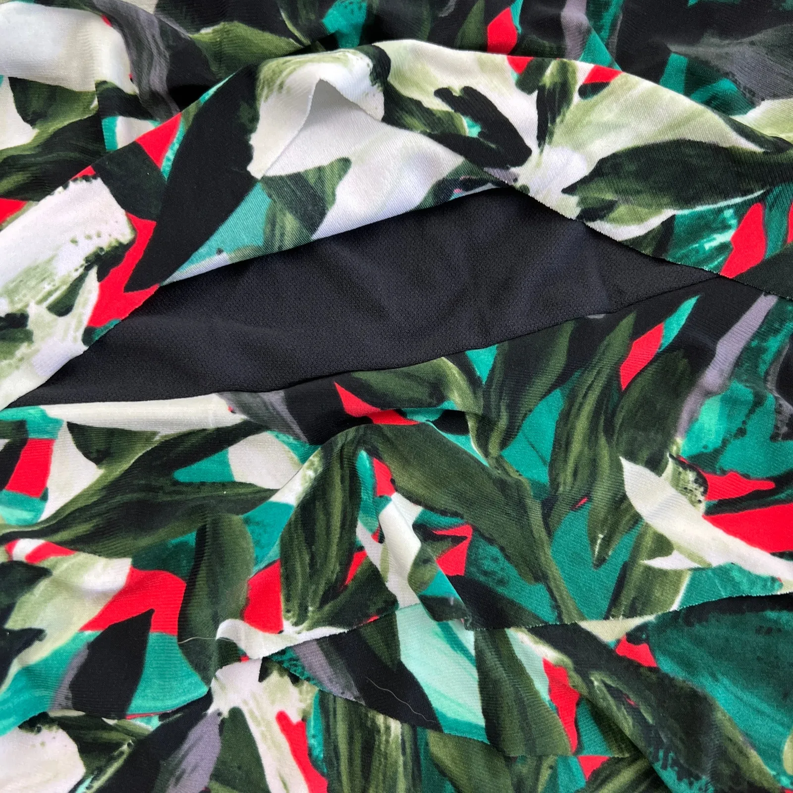 Aqua Green Black and Green Print Tiered Tankini Swim Suit - Size Medium - NWT - Image 4