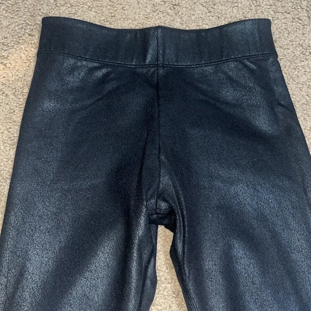 Alo Yoga High Waist Airbrush Legging Crackled Performance Leather‎ Black XS - Image 4