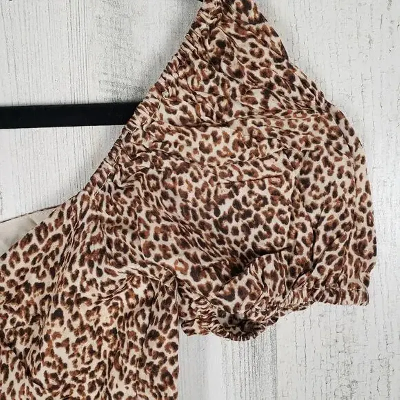 NWT Lulu's Fiercely In Love Leopard Print Tie Front Crop Top Women's Size Small - Image 2