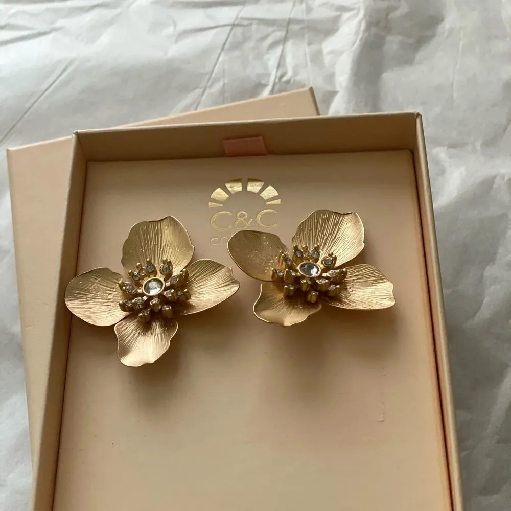 ✨ Flower Stud Earrings✨ - Image 4