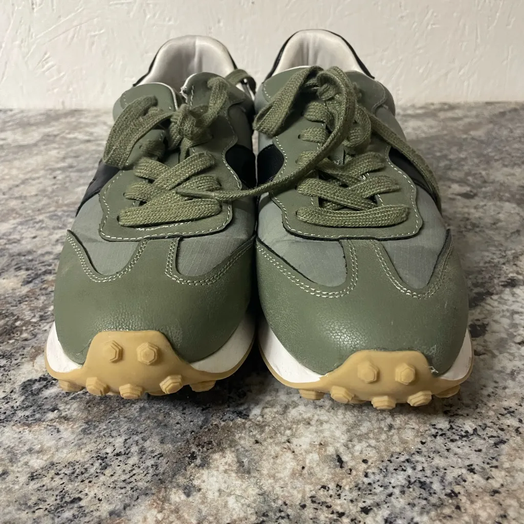 MIA Green and Black Men's Sneakers - Image 2