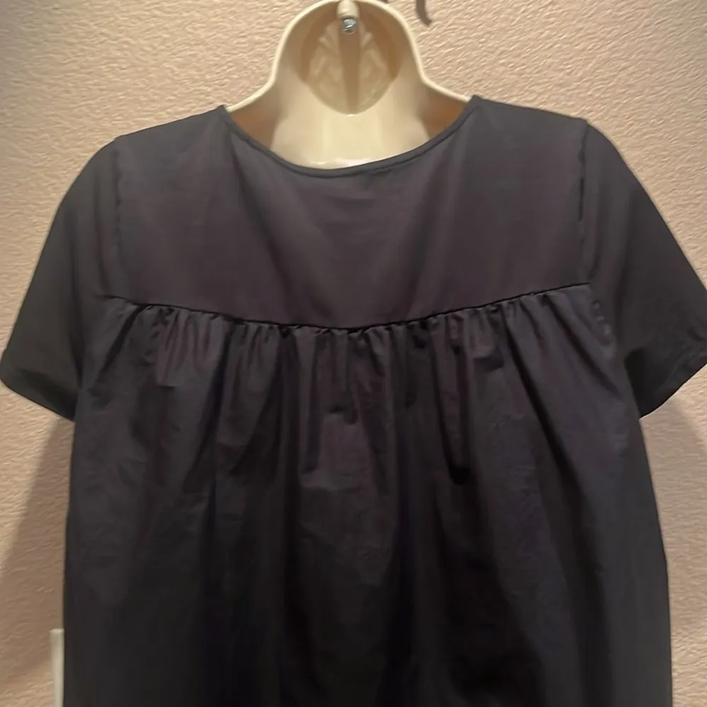 Ann Taylor Women’s Black Pleated Back Swing Blouse Eyelet Lace Size Medium - Image 6