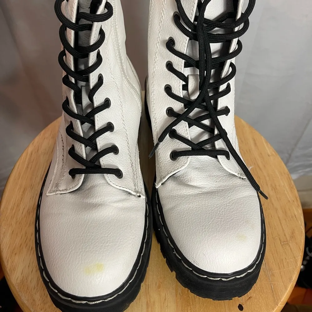 Sincerely Jules White Leather Harley Lug Combat Boots Size 10 - Image 8