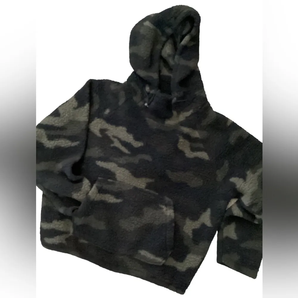 Pink Victoria Secret hooded sherpa. Black camo. Medium - Image 7
