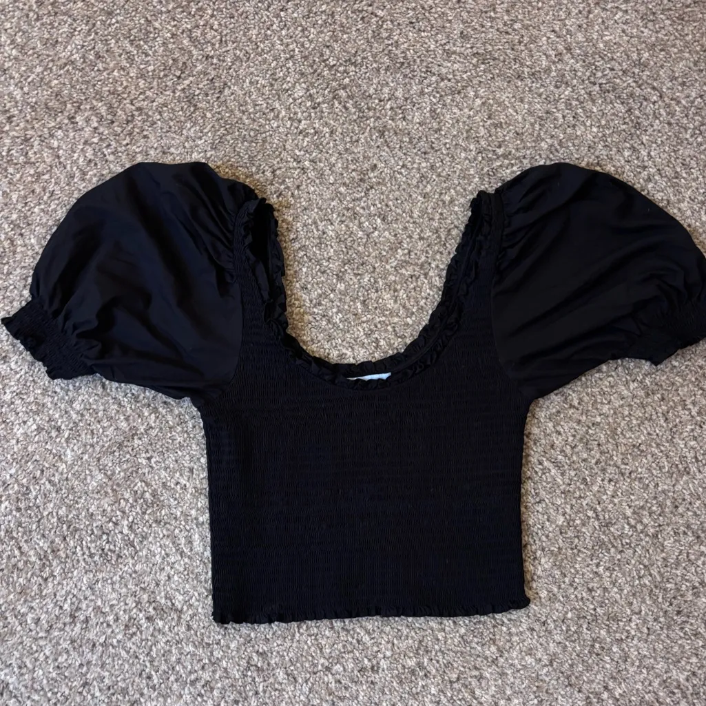 Hill House Black Puff Sleeve Crop Top - Image 2