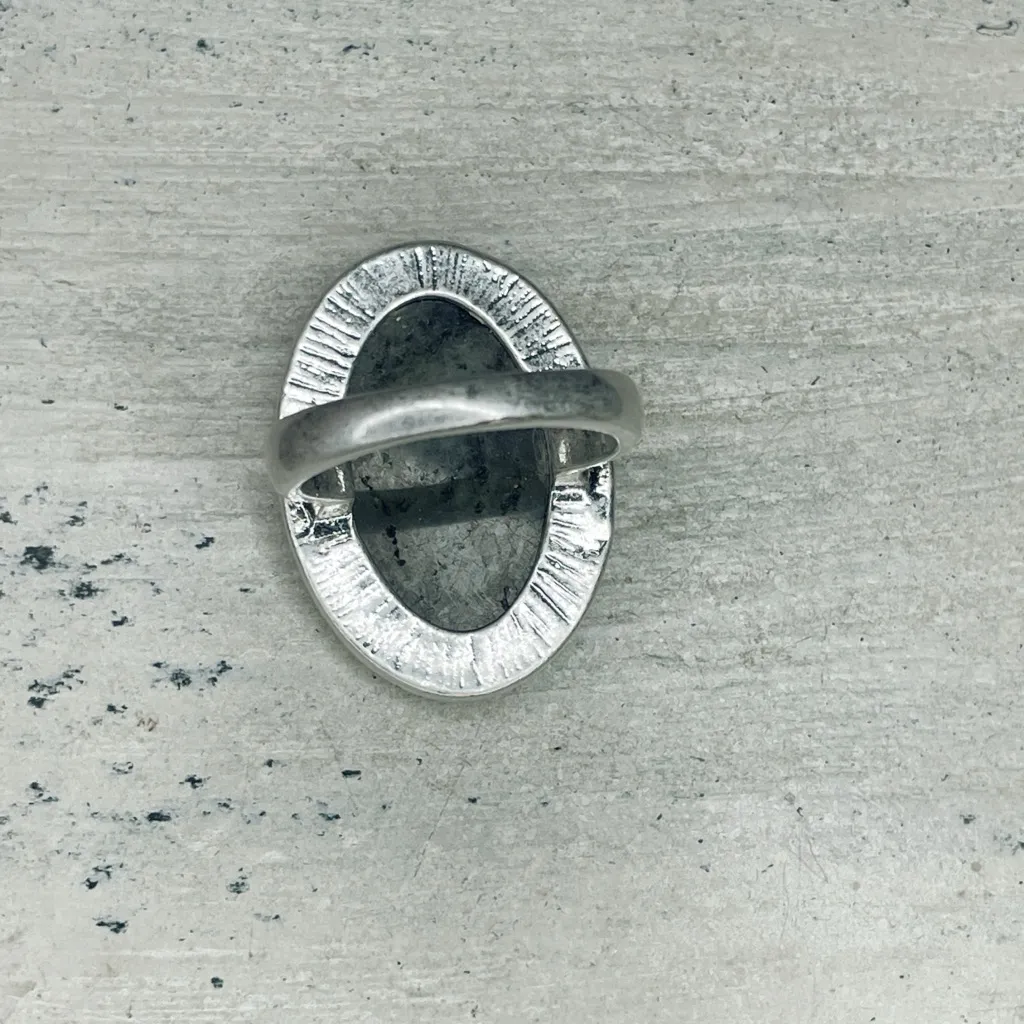 279. Olive Green Pewtertone Oval Ring Silver - Image 3