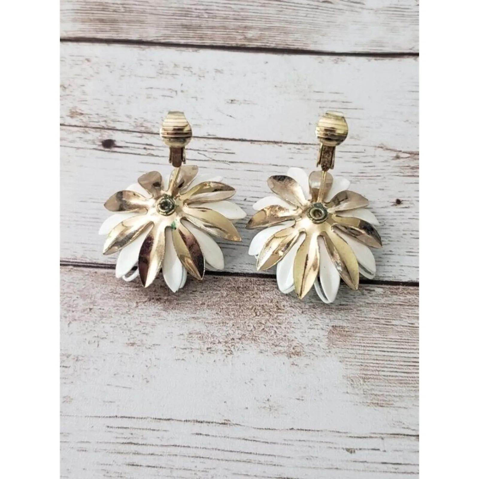 Vintage Clip On Earrings Stunning Off White & Gold Tone Large Statement Flower - Image 7