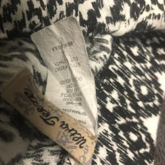 XL Flowy Black and White Aztec Capris Light Material (Rayon) Wide Leg - Image 3