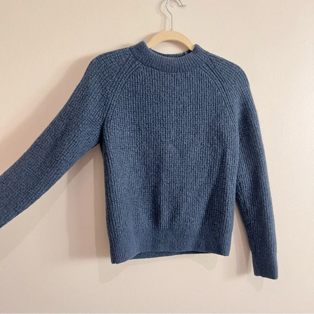 Banana Republic Aire Waffle Knit Sweater Pullover Wool Blend Blue Size Small - Image 4