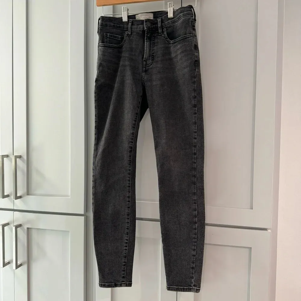 Everlane Mid Rise Skinny Jean‎ in Washed Black size 27 - Image 3