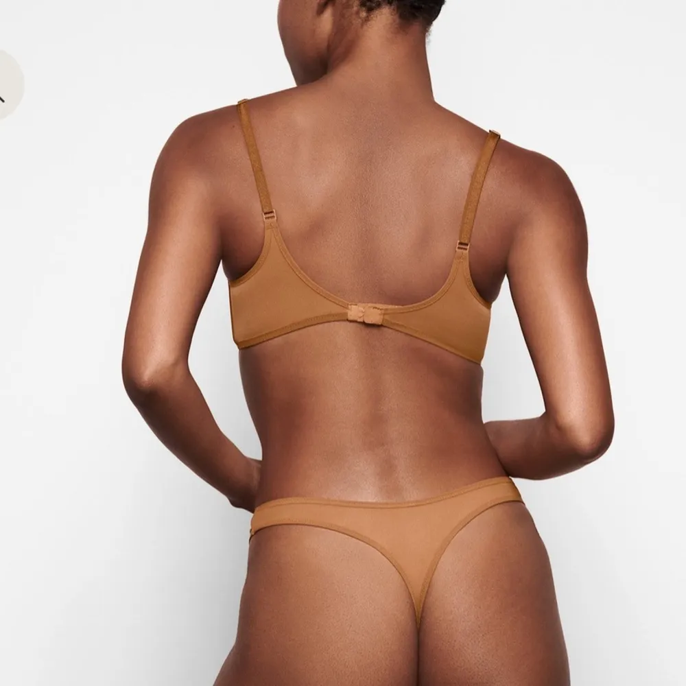 Skims ultra fine mesh scoop bra in bronze - Image 2