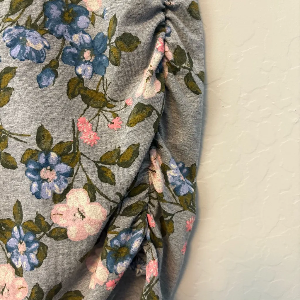 Motherhood Maternity gray short sleeve top with pink and blue flowers medium - Image 13