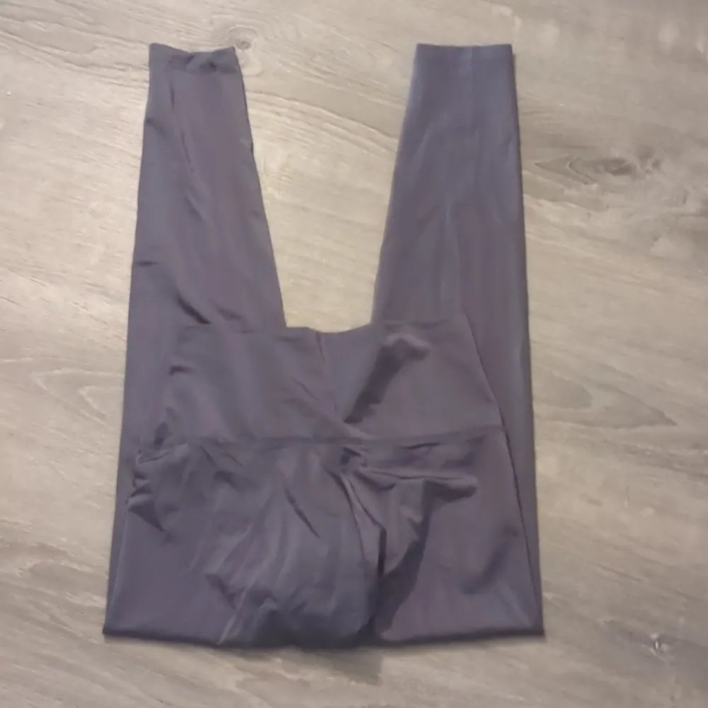 Aerie purple shimmer chill play move leggings size medium - Image 3