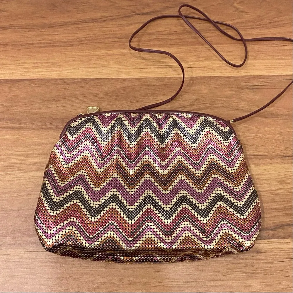 Vintage WHITING & DAVIS Plum Metallic Chevron Mesh Crossbody Shoulder Purse Bag - Image 4