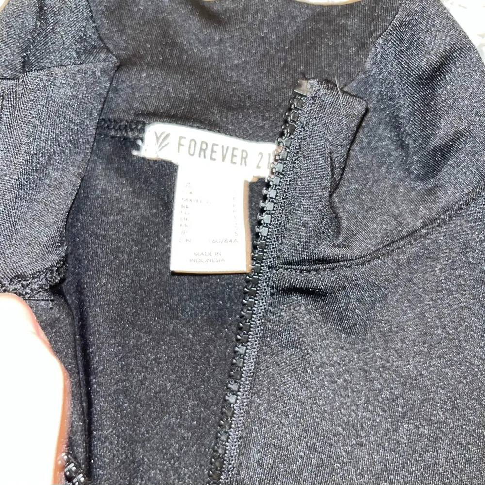 forever 21 athletic cropped quarter zip small - Image 4