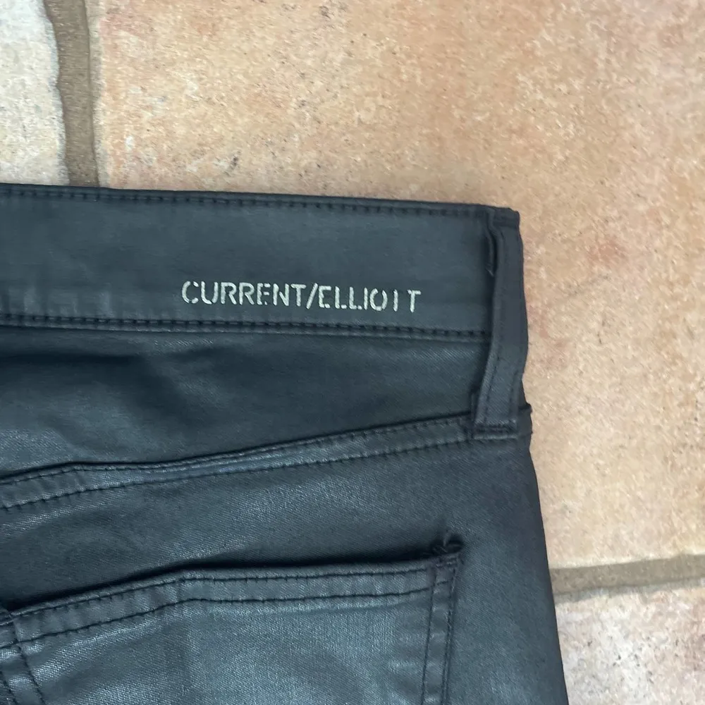 Current/Elliott The Highwaisted Ankle Skinny Jean in Black Coated - Image 6