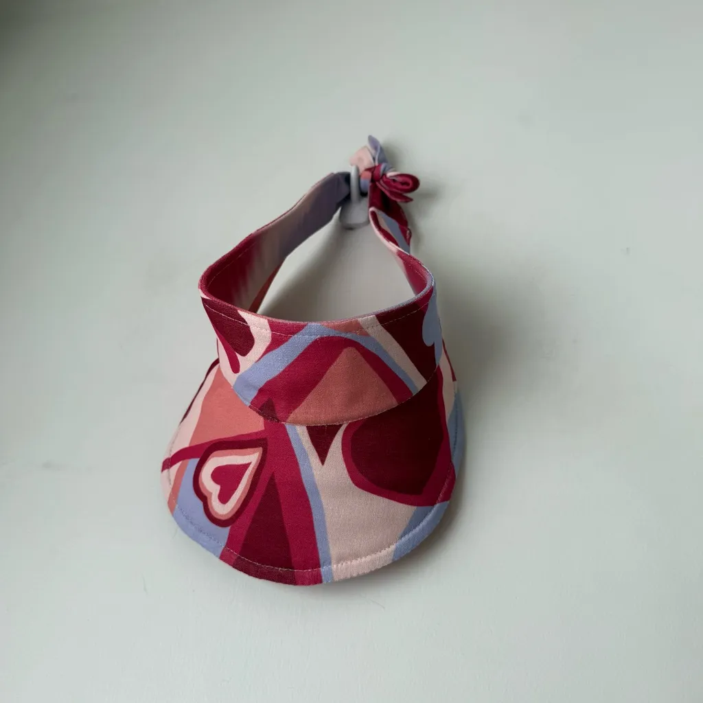 Dazey LA Reversible Watercolor Hearts Print Adjustable Visor - Image 4