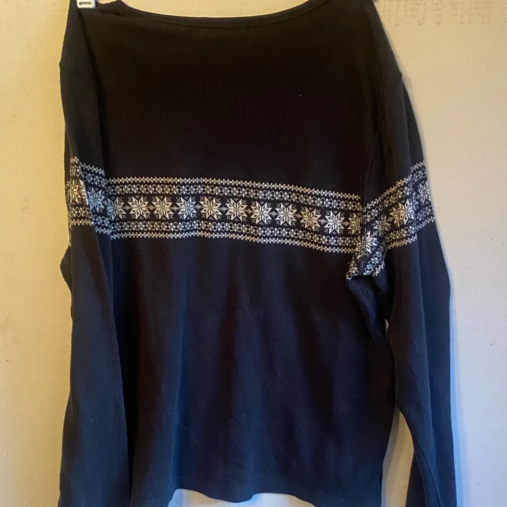 Eddie Bauer Women's Navy V-Neck Sweater - Image 10