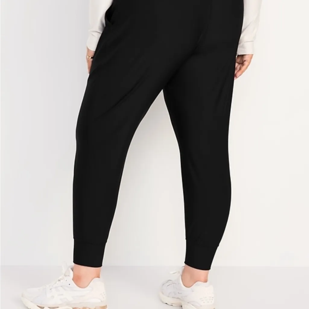 Old Navy Women's Powersoft High Waisted with Pockets Black Joggers - Image 2