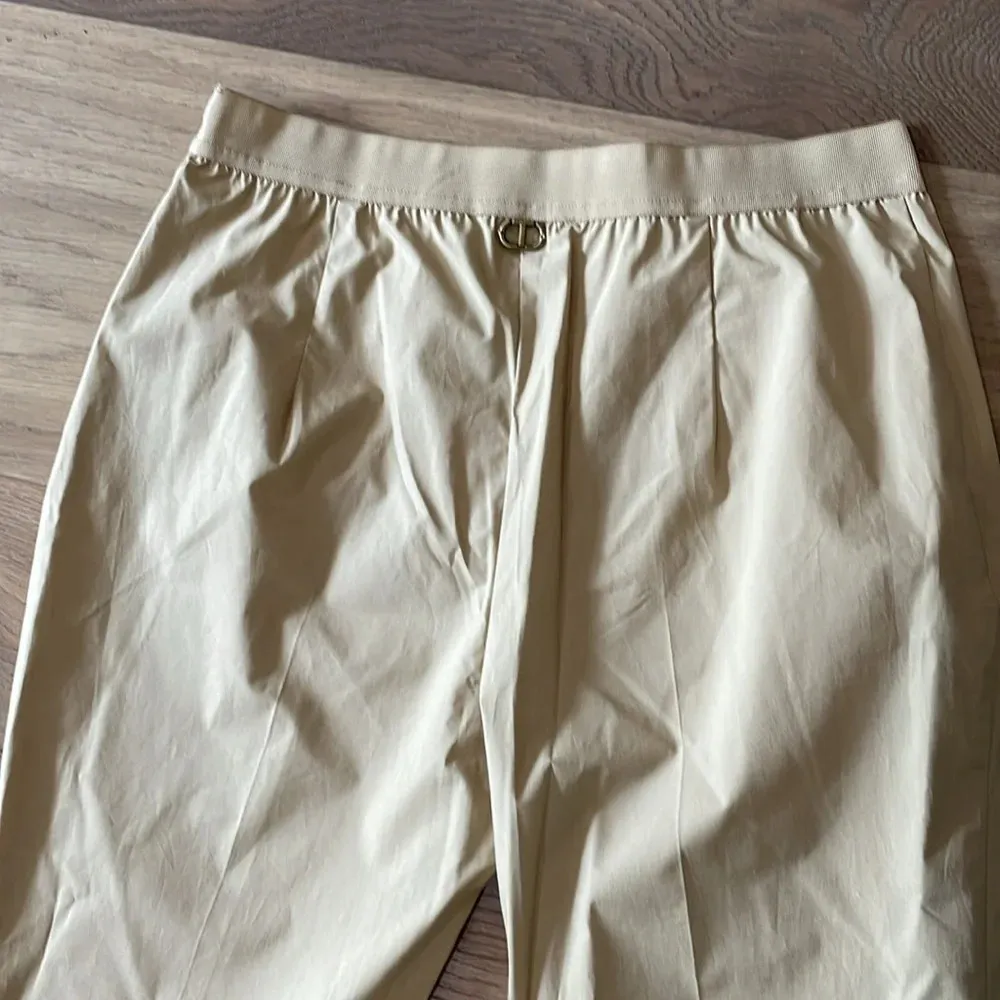 Twinset Milano Kakhi Casual Trousers Pants NWT Size 42, USA 6 - Image 10