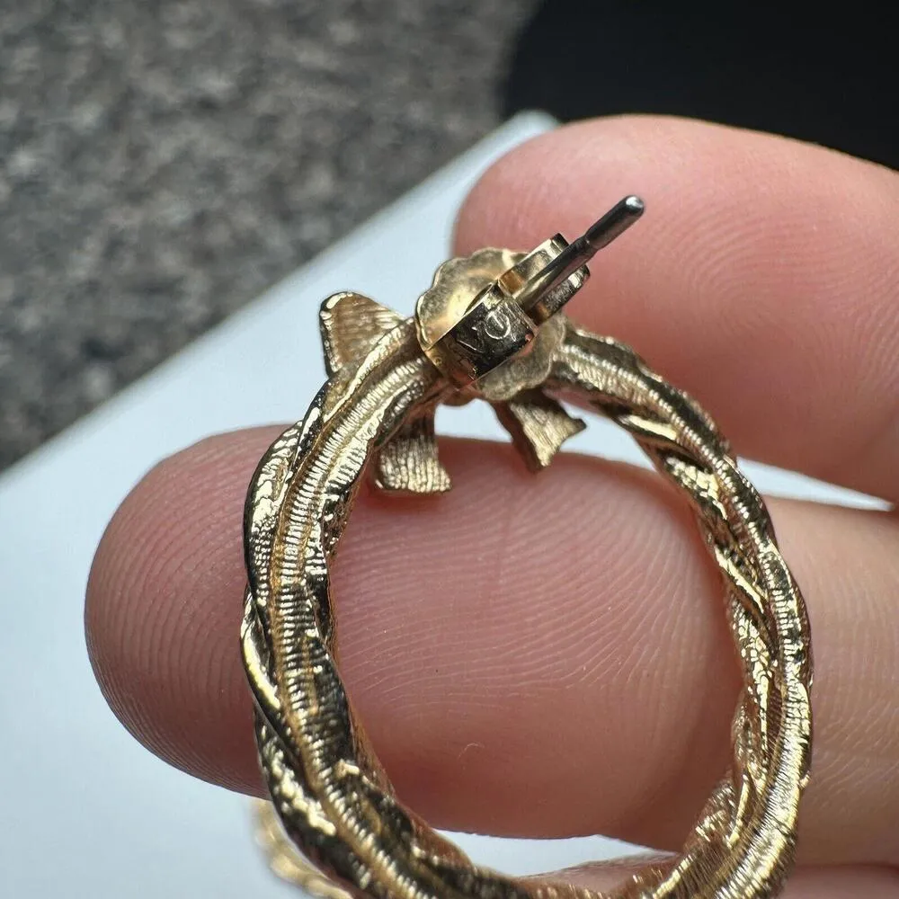 Avon Gold Tone Christmas Holiday Wreath With Bow Pierced Earrings Signed - Image 5