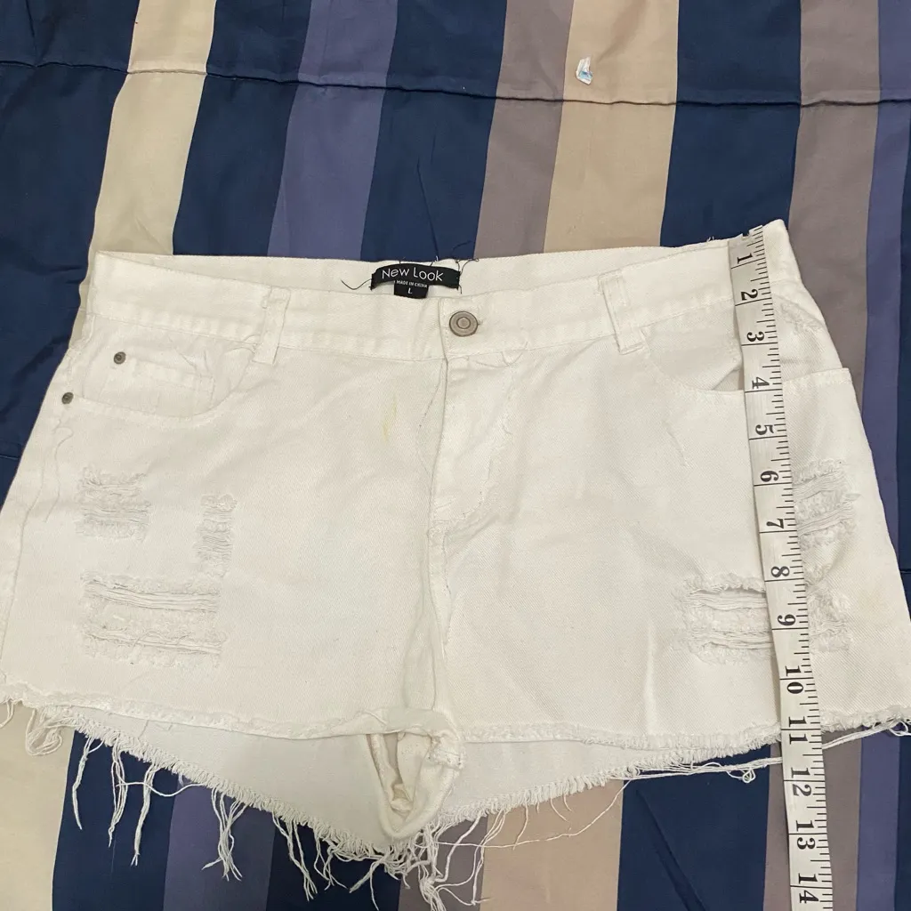 New Look Cream Distressed Jean Shorts - Image 7