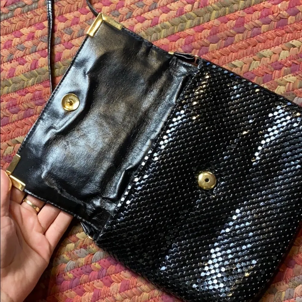 VINTAGE BLACK MESH CHAIN CROSSBODY LONG STRAP DAINTY DEMURE PURSE BAG - Image 3