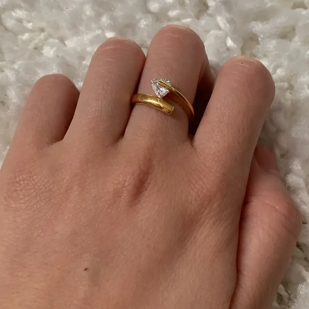 Gold Solitaire Crystal Ring Size 6 NWOT - Image 3