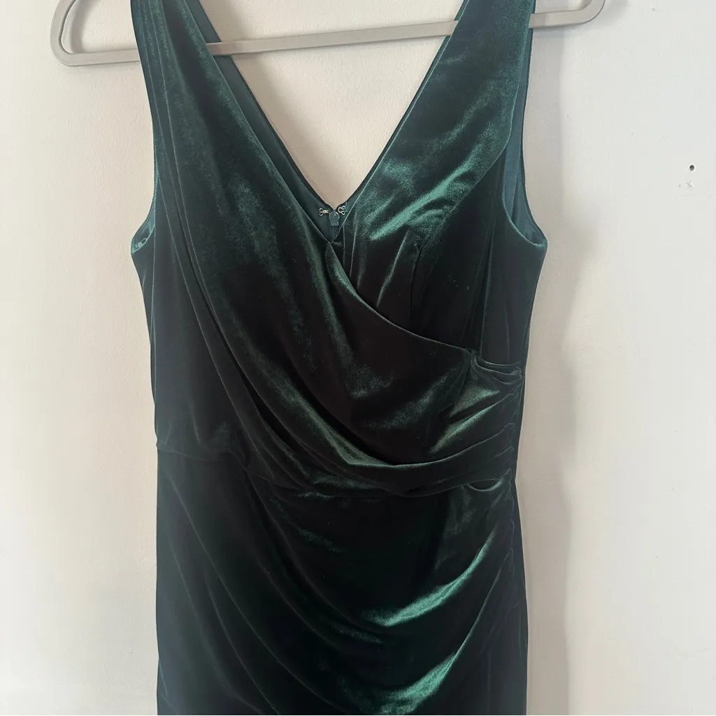 Revelry Sleeveless Emerald Green Velvet V - Image 4