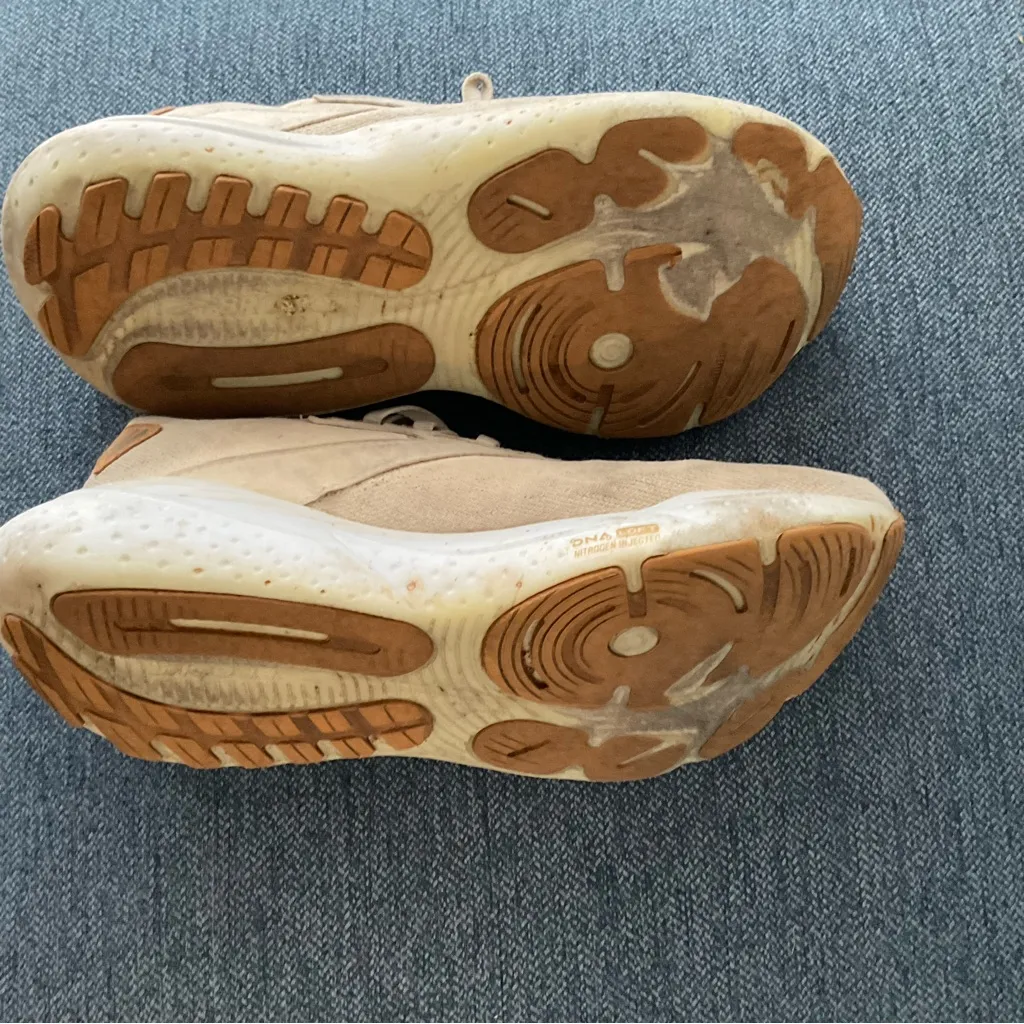 Brooks Women's Cream Running Shoes - Image 7