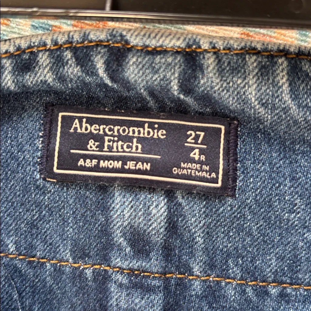 Abercrombie & Fitch Mom Jean Relaxed Fit Medium Wash Jeans Size 27/4 High Rise - Image 9