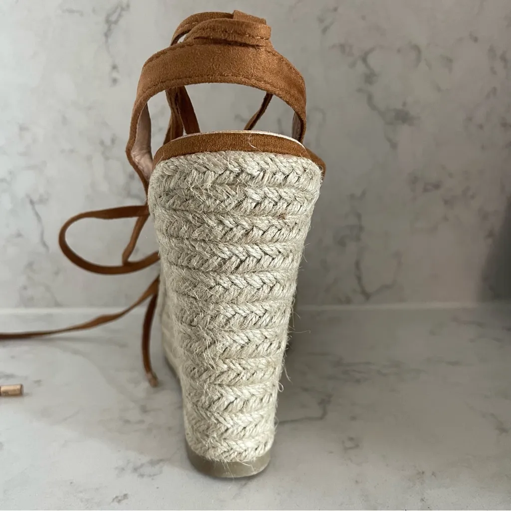 NIB Billini Sloane‎ Wedge Heels in Tan Suede Sz 10 - Image 6