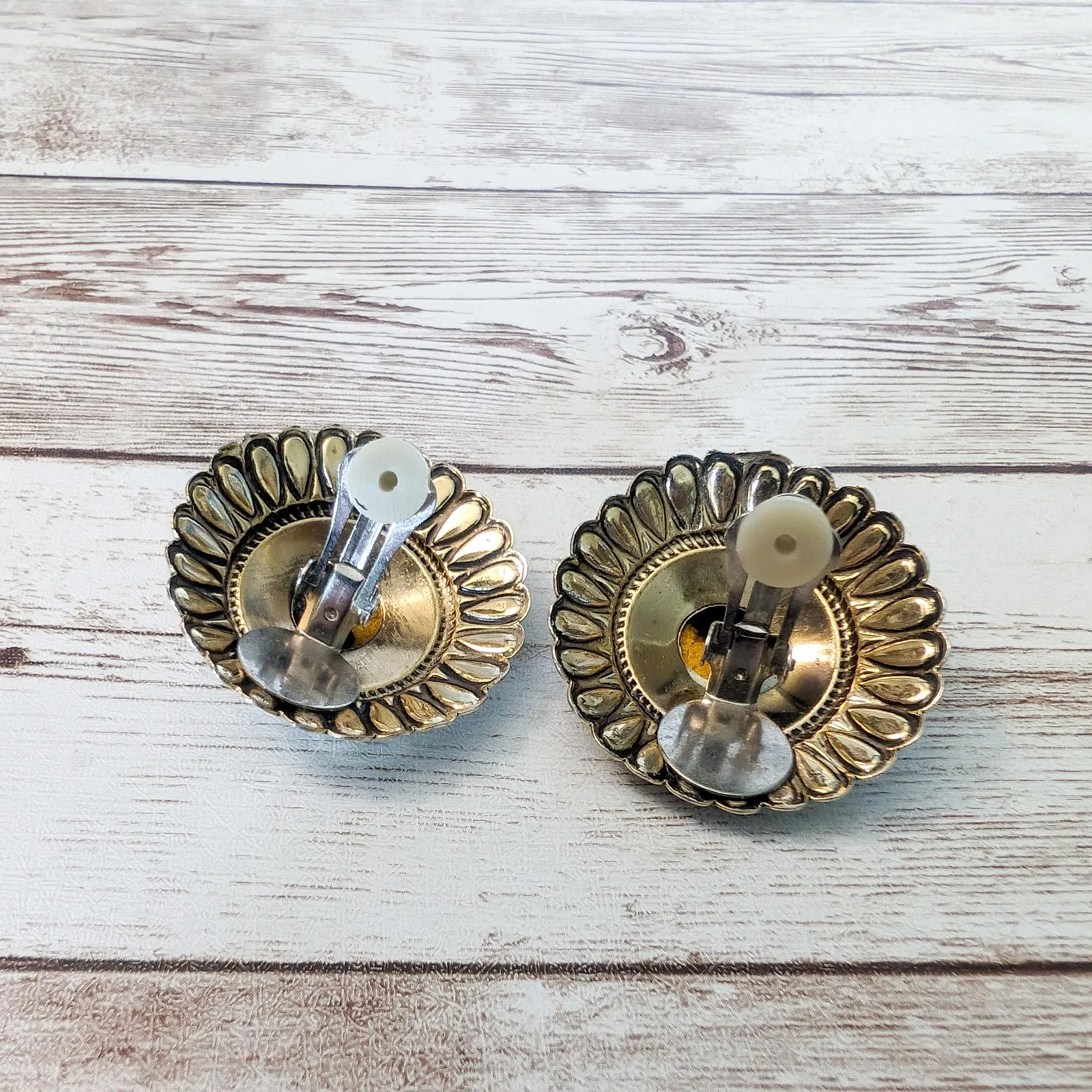 Vintage Clip On Earrings Black and Brass Tones Large - Image 8