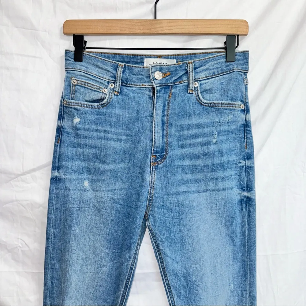 Zara Medium Wash Denim High Rise Frayed Hem Distressed Skinny Jeans size 6 - Image 2