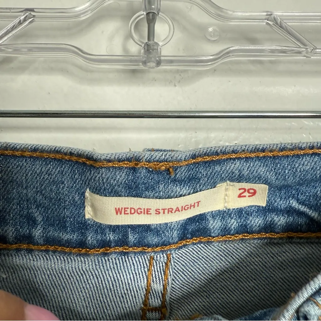 NWT‎ Levi's Women's Wedgie Straight Distressed Ripped Jeans Size 29 x 28 - Image 5