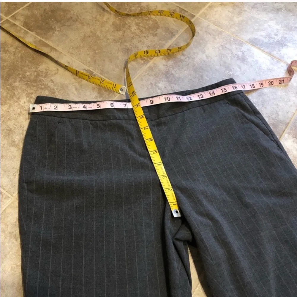 🆕 Vince Camuto gray pinstripe crop ankle straight leg stripe dress pants … - Image 8