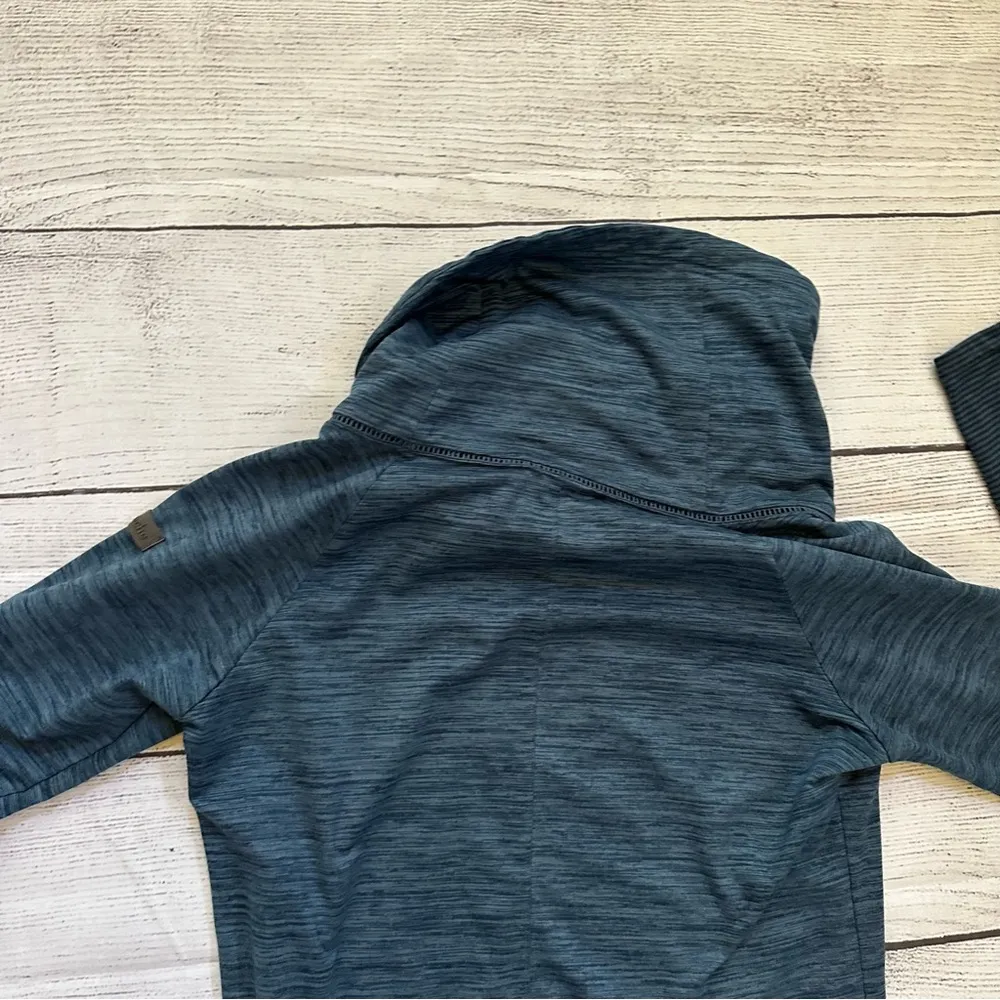 Avalanche women's large blue pullover sweatshirt - Image 9