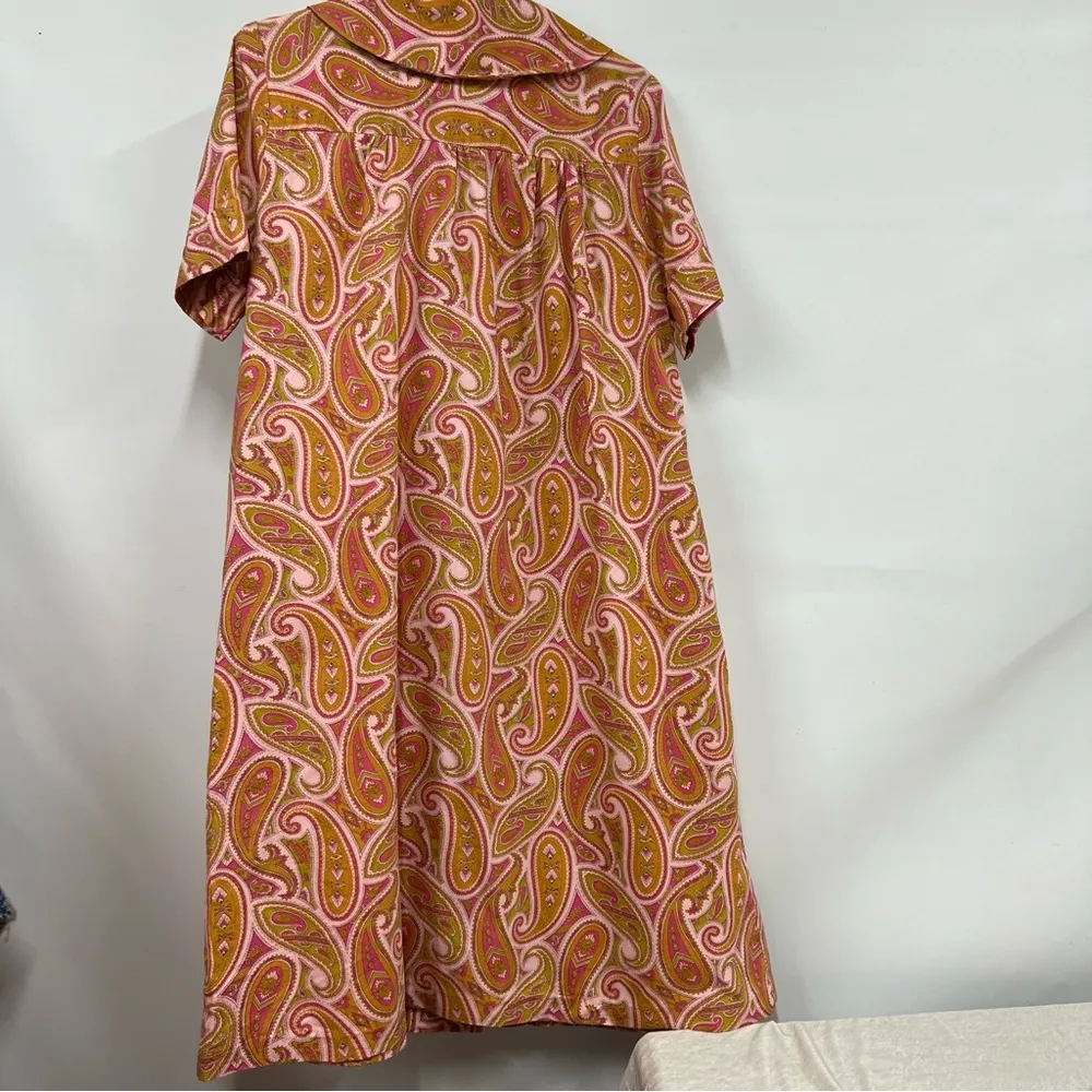 Vintage housecoat large pockets huge mother of pearl buttons union made paisley Size M - Image 2