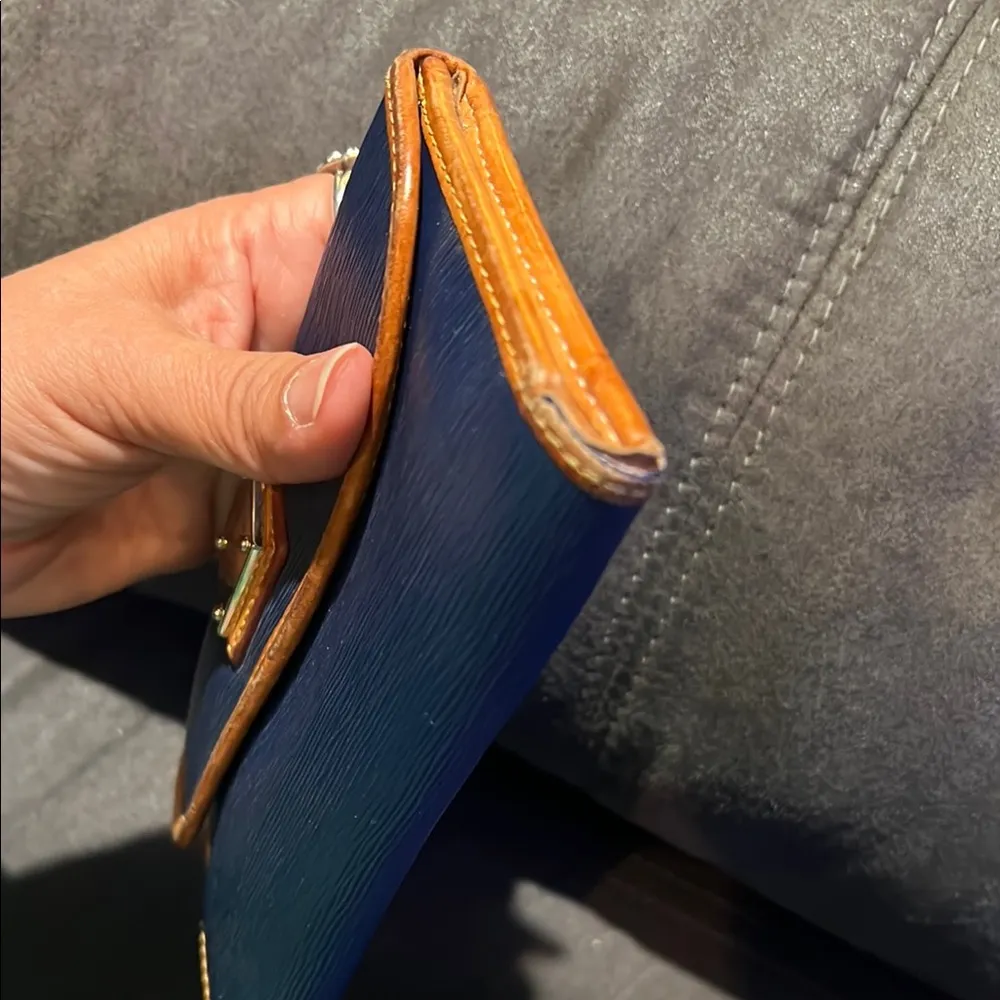 Dooney & Bourke Navy and Tan Saffiano wallet - Image 5