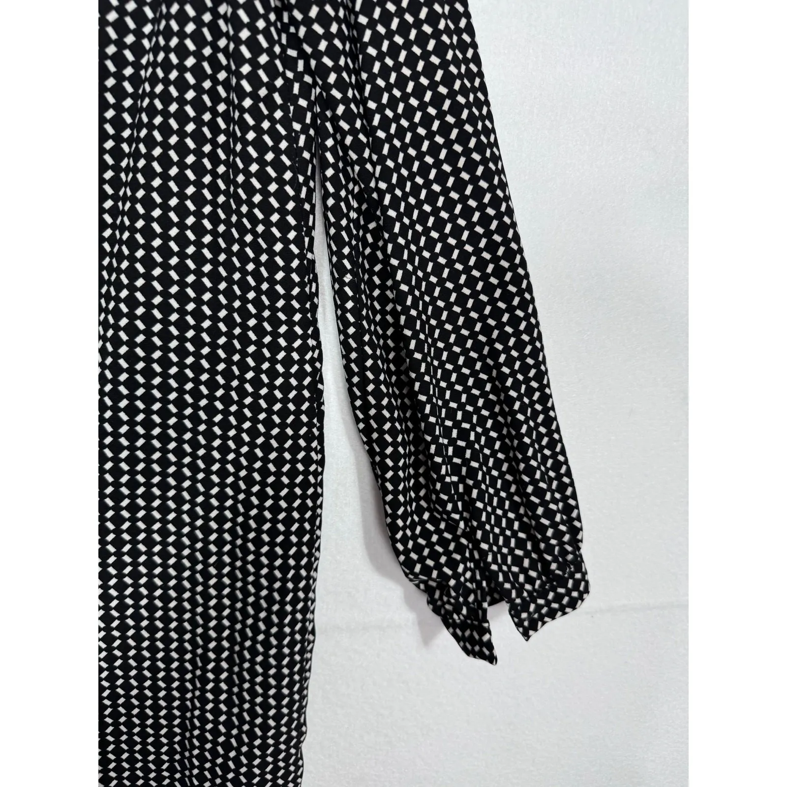Lila Rose Black‎ White Geometric Print Long Sleeve Shift Dress Size 8 - Image 4
